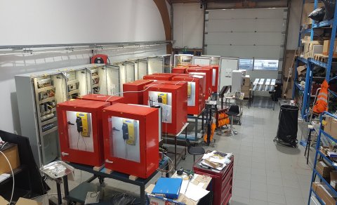 Neyðarsímar Dýrafjarðarganga á verkstæði Rafeyrar.