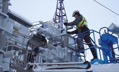 Straumur tryggður í stórhríð og kulda