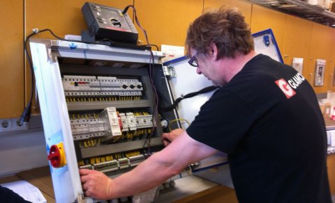 Rafeyri afhendir CE merktar stýritöflur til Icefresh GmbH á mettíma